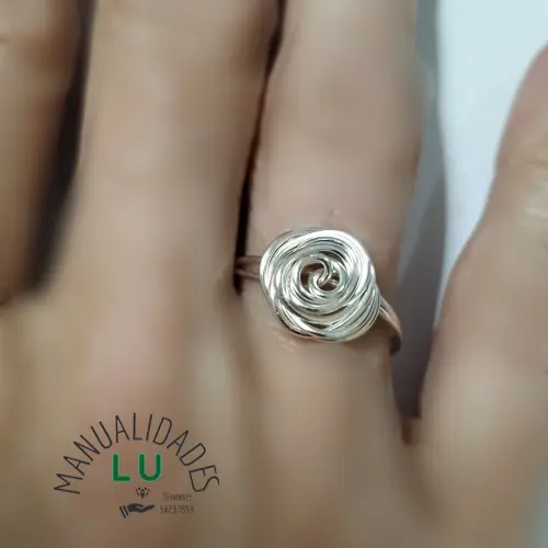 Anillo ajustable en forma de flor. p80N — imagen 1