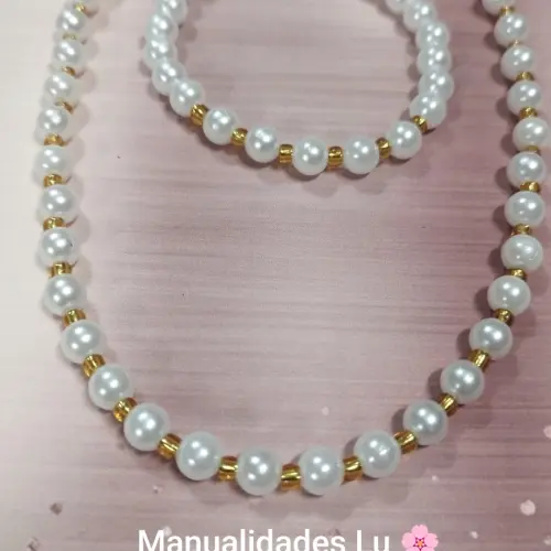 Juego de collar y pulso de perlas con detalles dorados — imagen 2