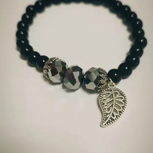 Pulso de perlas negras con dije plateado. p27 y p29N — imagen 3