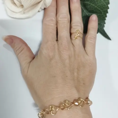 Pulsera de corazones y cristales — imagen 1