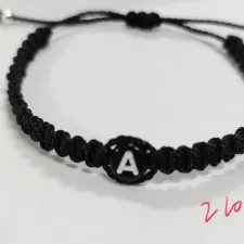 Pulsera macrame tejida con letras — imagen 1