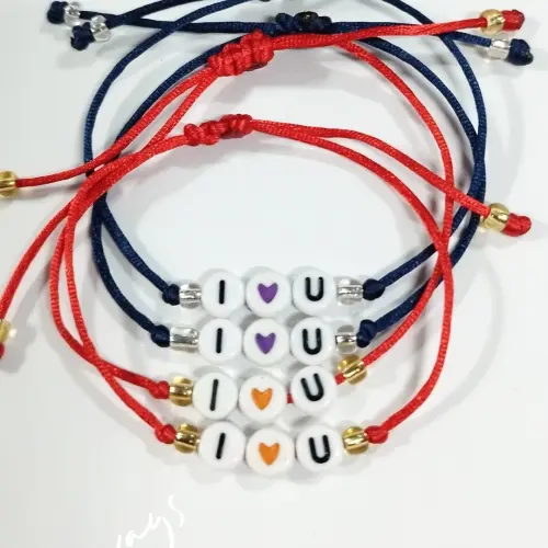 Pulsera macramé sencilla con letras — imagen 6