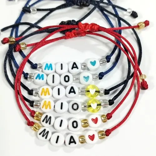 Pulsera macramé sencilla con letras — imagen 2