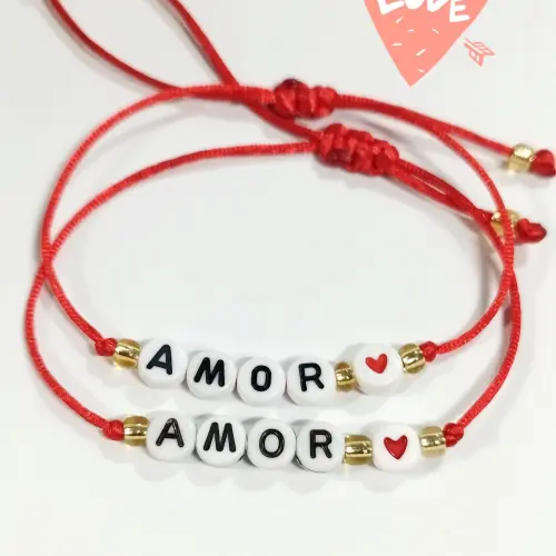 Pulsera macramé sencilla con letras — imagen 1