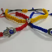 Pulsera macramé tejida mano de fátima y ojo turco. — imagen 1