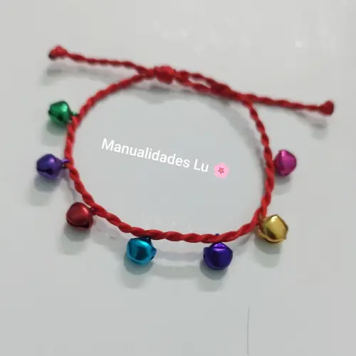 Pulsera macramé tejida con 7 cascabeles — imagen 1