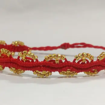 Pulsera macramé tejida en forma sinuosa. p34B — imagen 1