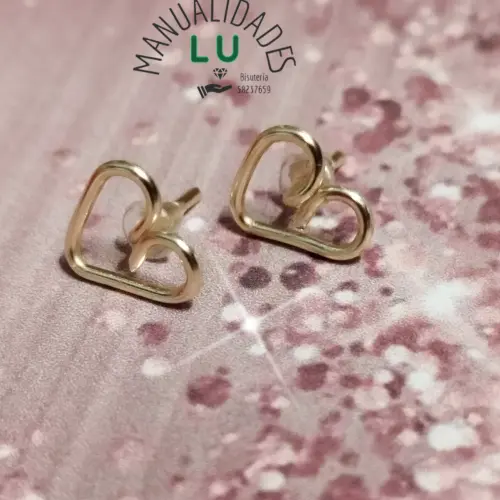 Par de aretes postes en forma de corazón. #33N — imagen 2