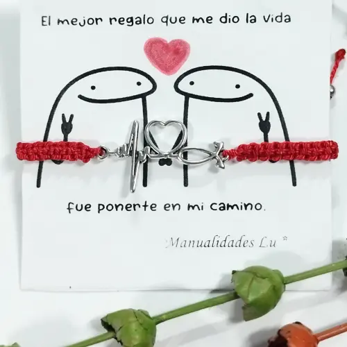 Pulseras macramé tejidas con conector metálico y postales para parejas — imagen 3
