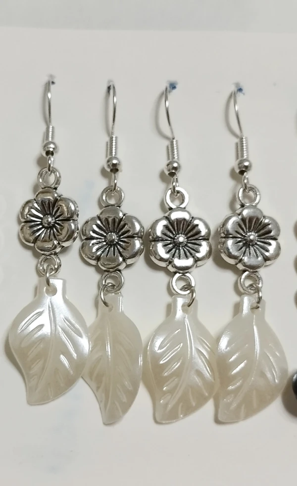 Aretes flor con hoja perlada. p49N's foto | Manualidades Lu 🌸 |  BizneCubano