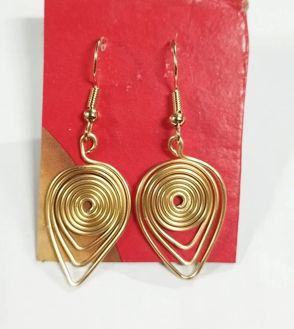 Aretes en espiral en forma de gota. p90N's foto | Manualidades Lu 🌸 |  BizneCubano