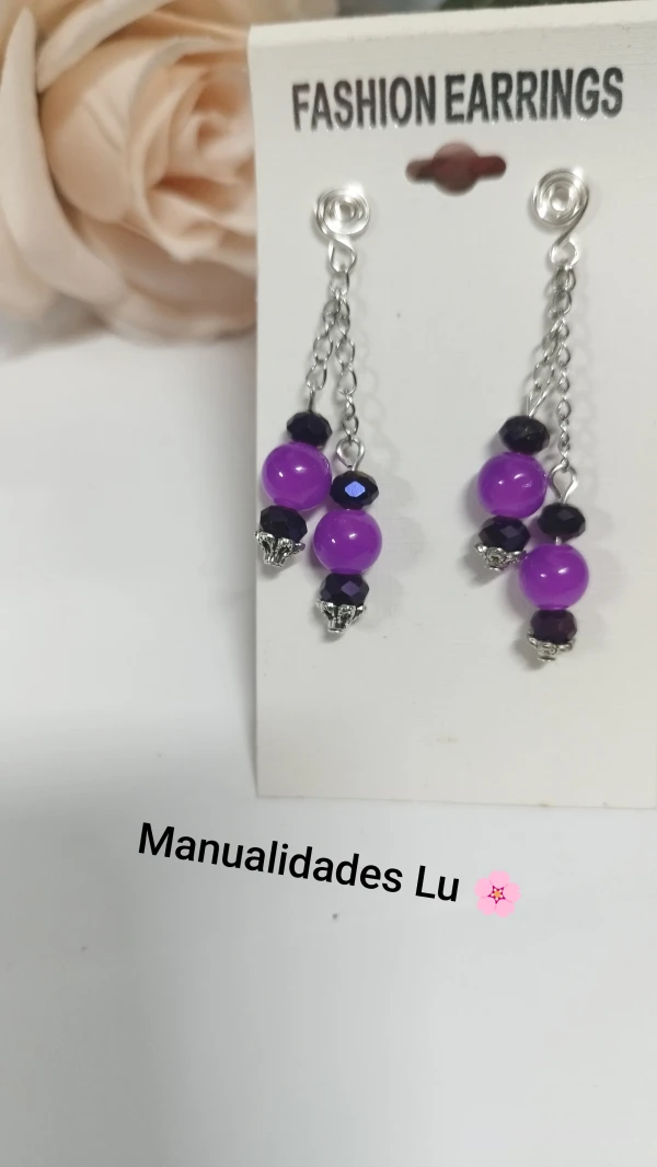 Aretes de alambre de cobre con cadena y cristales morados y negros's foto | Manualidades Lu 🌸 |  BizneCubano