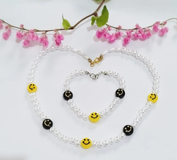 Juego de collar y pulso de perlas con carita feliz's foto | Manualidades Lu 🌸 |  BizneCubano