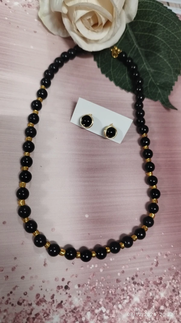 Juego de collar y aretes  de perlas con detalles dorados's foto | Manualidades Lu 🌸 |  BizneCubano
