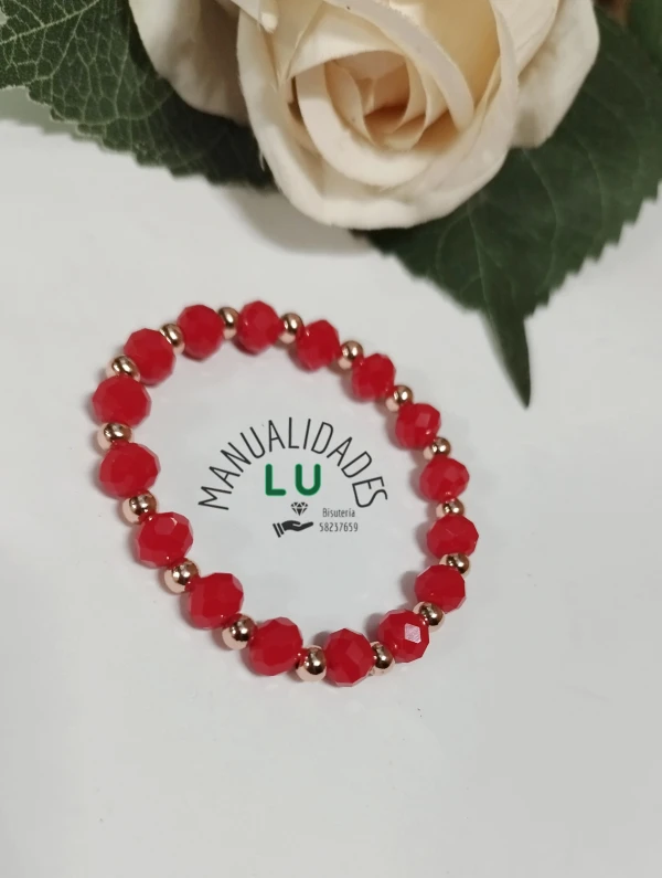 Pulso de cristales rojos y balines de acero rosado's foto | Manualidades Lu 🌸 |  BizneCubano