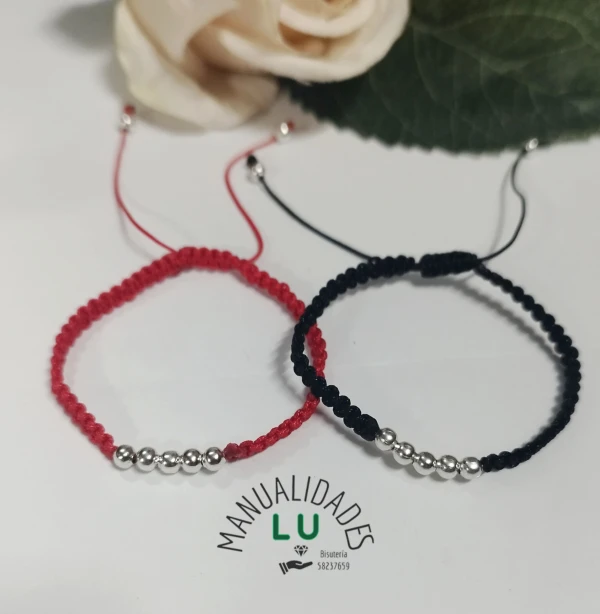 Pulsera macramé tejida con balines plateados's foto | Manualidades Lu 🌸 |  BizneCubano