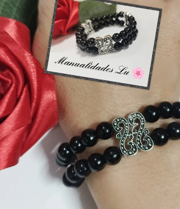 Pulso de perlas negras y conector doble plateado.'s foto | Manualidades Lu 🌸 |  BizneCubano