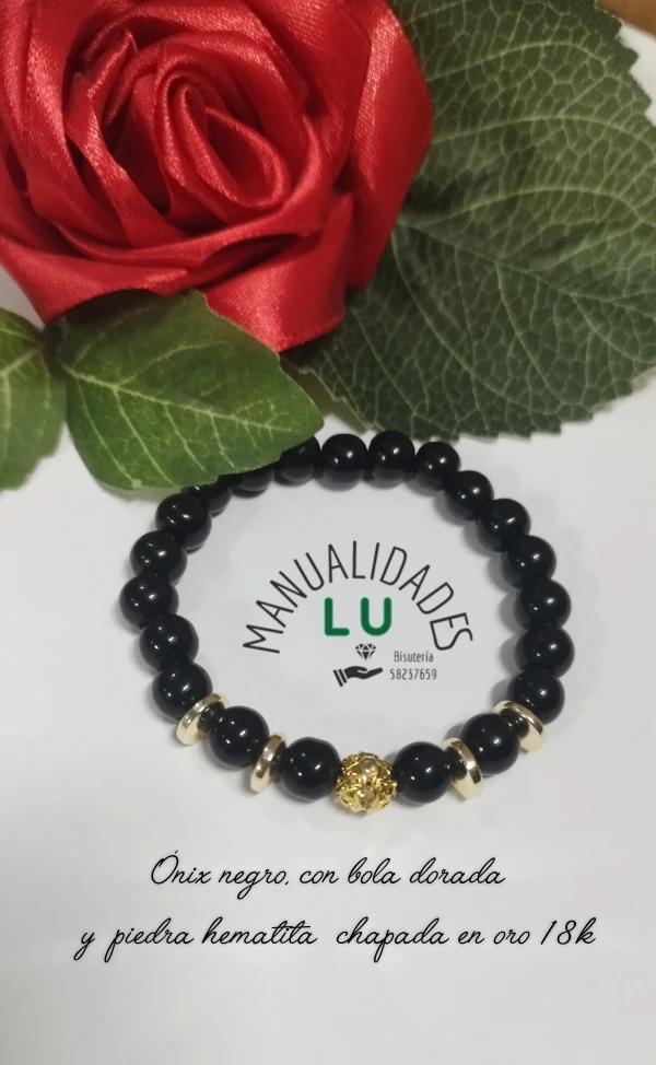 Pulso confeccionado con ónix negro 8 mm, bola dorada y piedra hematita chapada en oro 18 k.  #84A's foto | Manualidades Lu 🌸 |  BizneCubano