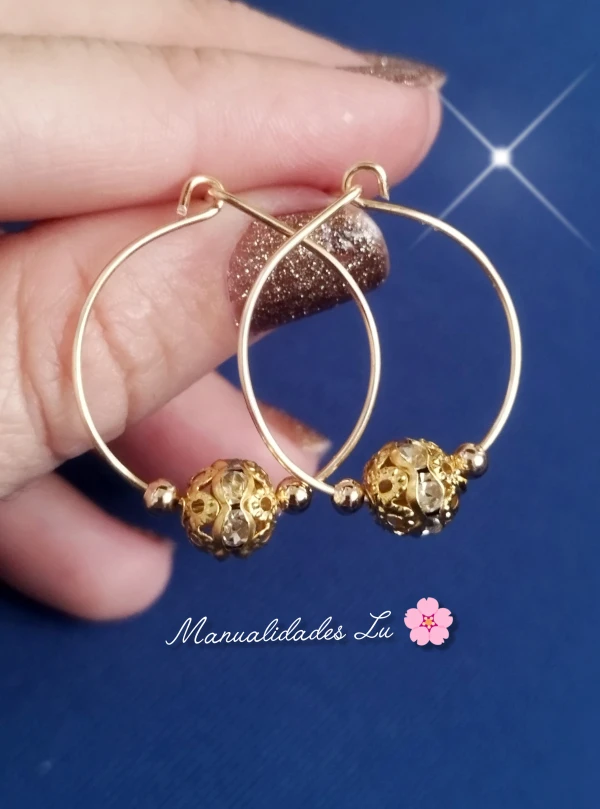 Aretes tipo argollas con bola dorada y balines chapados en oro. #91A's foto | Manualidades Lu 🌸 |  BizneCubano