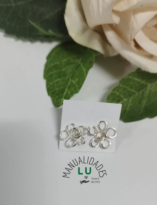 Arete poste en forma de flor 5 pétalos. #54A's foto | Manualidades Lu 🌸 |  BizneCubano