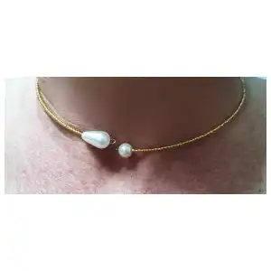 Collar de alambre de memoria y perla grande miniatura 2