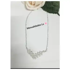 Cadena con perlas en V miniatura 1