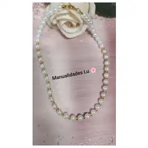 Collar de perlas con detalles dorados miniatura 2