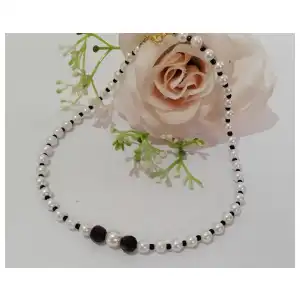 Collar de perlas con detalles dorados miniatura 3