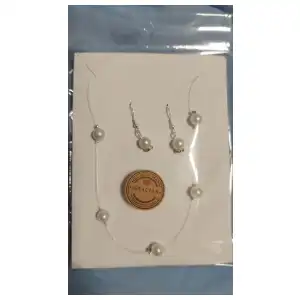 Juego de collar de perlas flotantes y aretes miniatura 2
