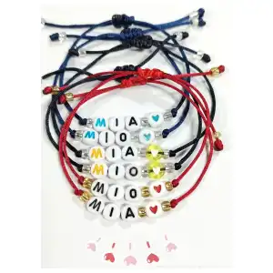 Pulsera macramé sencilla con letras miniatura 2