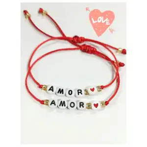 Pulsera macramé sencilla con letras miniatura 1
