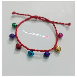 Pulsera macramé tejida con 7 cascabeles miniatura 1