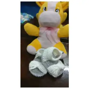 Zapaticos para bebé tejidos a crochet miniatura 2