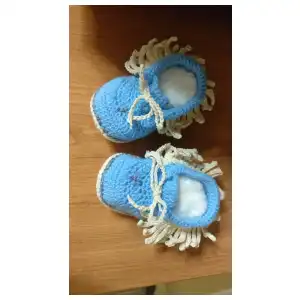 Zapaticos para bebé tejidos a crochet miniatura 5