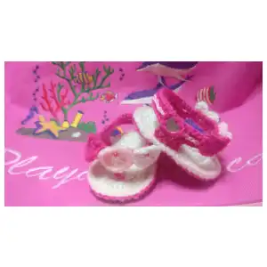 Zapaticos para bebé tejidos a crochet miniatura 4